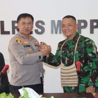 Jalin silaturahmi dan Sinergi Antara TNI-Polri, Satgas Yonif 125/SI’MBISA Sambangi Polres Mappi