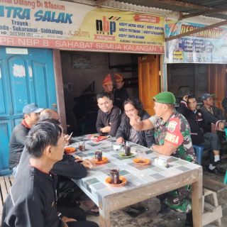 Jalin Silaturahmi,Babinsa Komsos Dengan Tokoh Masyarakat