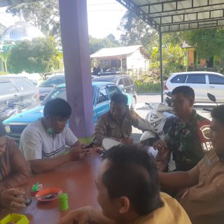 Bentuk Kekompakan,Babinsa Dan Bhabinkamtibmas Komsos Bersama Dengan Warga Binaan