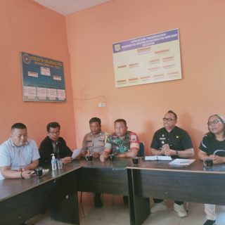 Babinsa Hadiri Rapat Penetapan Penerima Bantuan Buat Masyarakat Extrim Miskin Di Desa Binaan