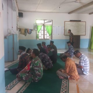 Tingkatkan Iman Dan Taqwa,Babinsa Bersama Warga Laksanakan Sholat Berjemaah