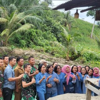 Dandim 0206 Dairi Bersama Pengurus Persit KCK Cabang XLII ,Berkunjung  Ke Objek Wisata Lau Timah Di Desa Renun Tanah Pinem