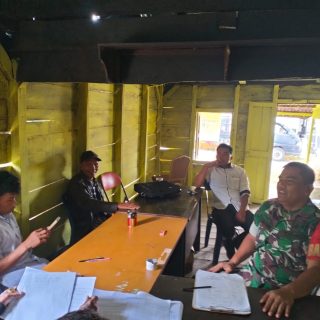 Pererat Sinergitas,Babinsa Koramil 07 Salak Komsos Dengan Perangkat Desa