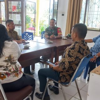Jalin Kerjasama Yang Baik,Babinsa Komsos Dengan Pegawai Kecamatan