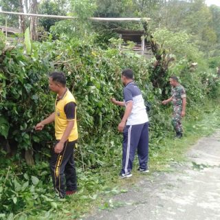 Cegah Penularan DBD,Personil Koramil Bersama Masyarakat Laksanakan Gotong Royong