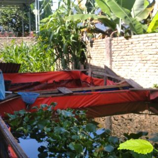 Manfaatkan Waktu Luang,Babinsa Koramil 03/Parongil Melihat Budi Daya Ikan Di Kolam Belakang Rumah