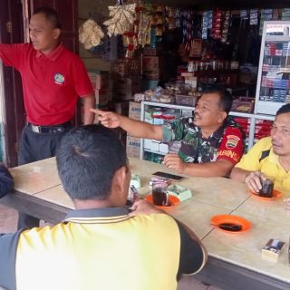 Eratkan Silaturahmi Babinsa Anjangsana Ke Warung Kopi