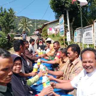Babinsa Koramil 06 Kerajaan Hadiri Penyaluran Drum Dan Racun Rumput  Pemberdayaan Masyarakat Tahap 1