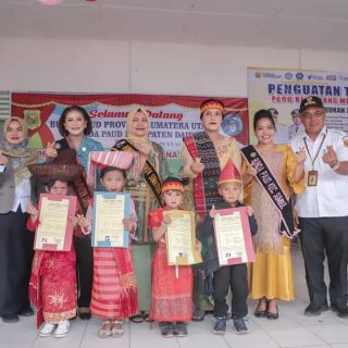 Kunjungi Dairi, Bunda PAUD Sumatera Utara Lepas Siswa TK Pembina Sumbul