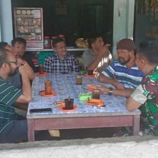 Babinsa Koramil 07 Salak,Bercengkrama Sembari Minum Kopi Bersama Warga Binaan