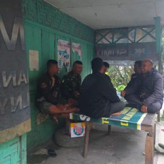 Mamfaatkan Kebersamaan , Babinsa Koramil 05 Kuta Buluh Komsos Dengan Warga Binaan.