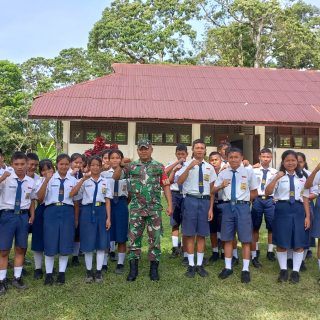 Bentuk Karakter Yang Hebat,Babinsa Berikan Materi Wasbang Kepada Siswa Siswi SMP