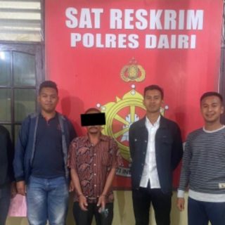 Ngeri..!!! Suami Bacok Istri Dan Pria Idaman Lain Saat  Sedang Bercumbu Di Kamar Mandi.