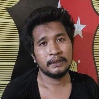 Kesal Di Tegur Masalah Air,Anak Pukul Orang Tua Pakai Kayu Bakar
