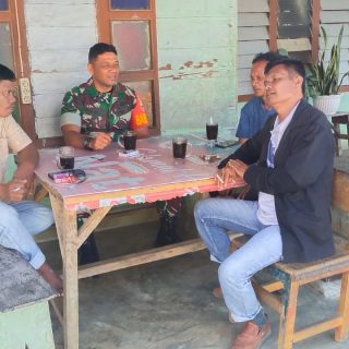 Menjalin Silaturahmi,Babinsa 03 Parongil Komsos Dengan Kepala Desa
