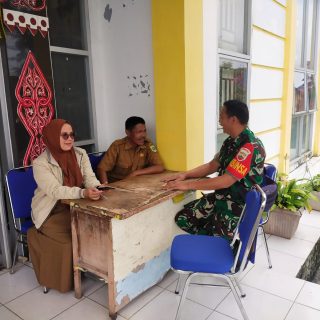 Jalin Silaturahmi,Babinsa Komsos Dengan Aparat Desa