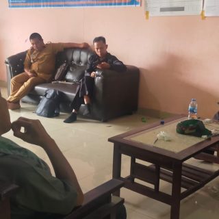 Mamfaatkan Sinergitas TNI-POLRI, Babinsa Dan Babinkatibmas Komsos Dengan Perangkat Desa
