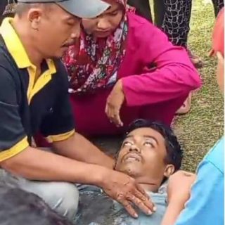 Eka Prasetya Tewas Tertimpa Teman Saat Panjat Pinang