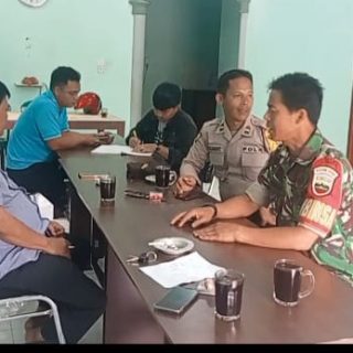 Sambut Pemilu 2024..!! Babinsa Bersama Personil Polsek Komsos Dengan Bawaslu