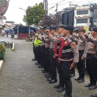 Ciptakan Di Area Publik Yang Aman Dan Nyaman, Polsek Sidikalang Kota lakukan Pengamanan Arus Lalulintas Di Pasar