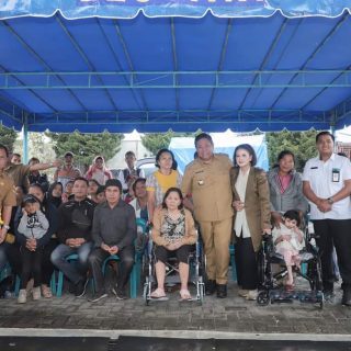 Serahkan Bantuan untuk Disabilitas, Bupati Eddy Berutu Ingin Pastikan Hak yang Sama