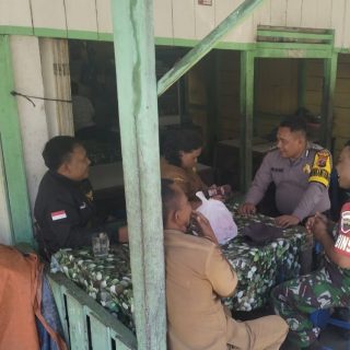 Wujud Sinergitas TNI-POLRI..!! Babinsa Bersama Bhabinkamtibmas Komsos Dengan Aparat Desa