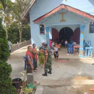 Babinsa Koramil 05 Kutabuluh,Laksanakan Pengamanan Ibadah Minggu.
