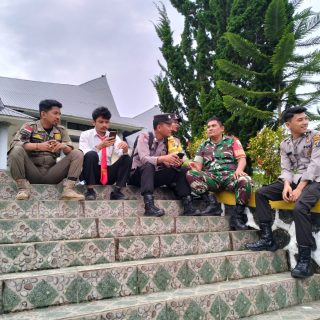 Jalin Kekompakan,Babinsa Koramil 07 Bersama Bhabin Kamtibmas Komsos Dengan  Mitra Karib