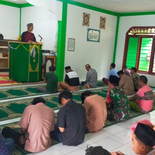 Babinsa Koramil 05 Kuta Buluh,Sholat Jumat Bersama Warga Binaan Di Desa Tanah Pinem