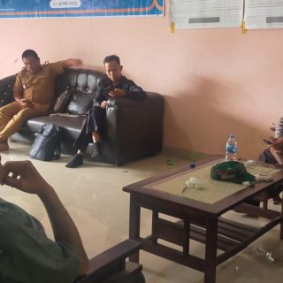 Bersinergi  , Babinsa Koramil 05 Tanah Pinem dan Babinkatibmas, Komsos Dengan perangkat Desa Kuta Buluh.