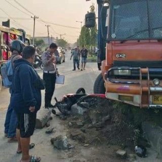 Ngeri..!!  IRT Di Deli Serdang Tewas Terlindas Truk Tronton Saat Berhenti