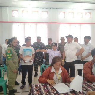 Kasdim 0206 Dairi Bersama Bupati Pakpak Bharat Tinjau Pilkades Serentak 