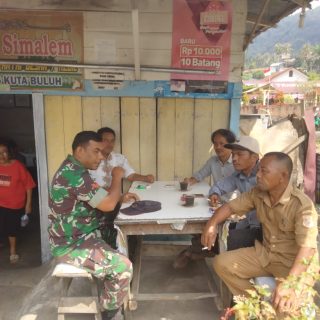 Mamfaatkan Kebersamaan , Babinsa Kuta Buluh Komsos Dengan Warga Binaan.