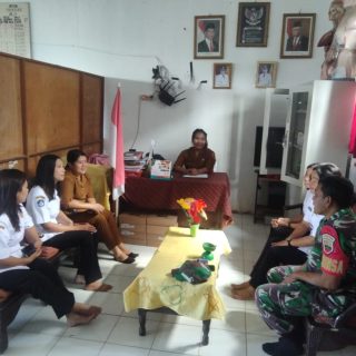 Babinsa Koramil 05 Tanah Pinem Berkunjung Kesalah Satu Sekolah Yang Berada Di Kuta Buluh
