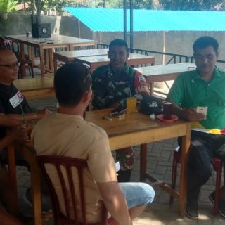 Babinsa Koramil 05 Tanah Pinem Komsos Dengan Warga Desa Binaan