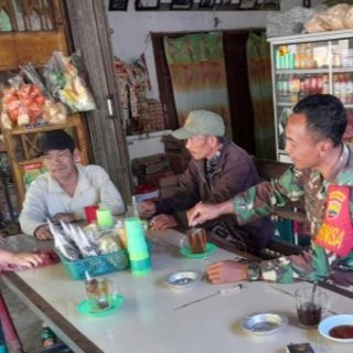 Jalin Hubungan Baik,Babinsa Ngopi Bareng Sekaligus Komsos Dengan Mitra Karib