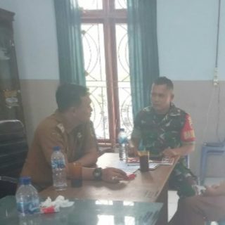 Tingkatkan Kerja Sama Yang Baik,Babinsa Koramil 06 Kerajaan Silaturahmi Ke Kantor Desa