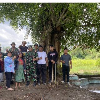 Personil Koramil 07 Salak, Laksanakan Gotong Royong Di Tempet Bersejarah Peninggalan Sisingamangaraja.