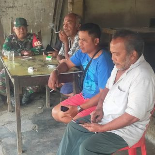 Komsos Di Wilayah Binaan,Babinsa Koramil 05 Tanah Pinem Sampaikan Pesan Kamtibmas Kepada Warga