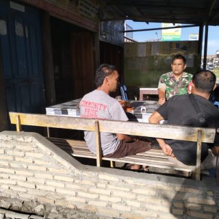 Jalin Silaturahmi..!! Babinsa Koramil 07 Salak Gelar Komsos Dengan Warga