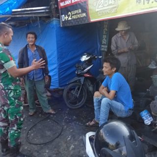 Gelar Komsos Dengan Pemilik Bengkel,Babinsa Beri Motivasi Tingkatkan Usaha