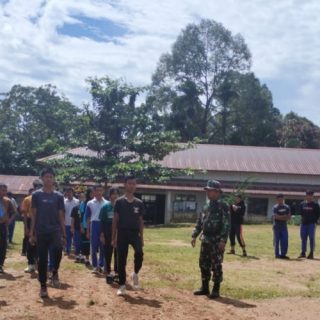 Bhabinkamtibmas Polsek Bunturaja Latih Anggota Paskibraka Kecamatan