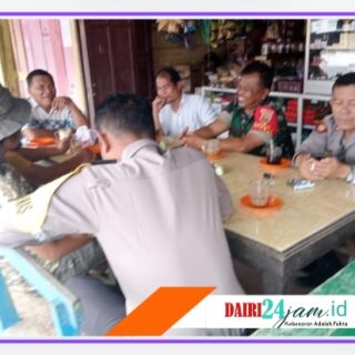 Serap Informasi Dari Warga Binaan,Babinsa Dan Bhabinkamtibmas Komsos Di Warung Kopi