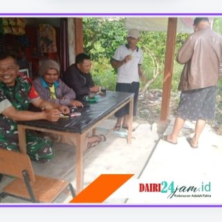 Menjalin Silaturahmi,Babinsa Komsos Dengan Warga Di Desa Binaan