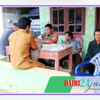 Jalin Keakraban, Babinsa Komsos Dengan Perangkat Desa dan Warga