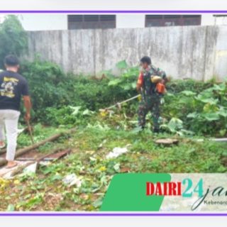 Untuk Terciptanya Lingkungan Sehat dan Bersih, Babinsa Bantu Warga Bersihkan Lingkungan Rumah