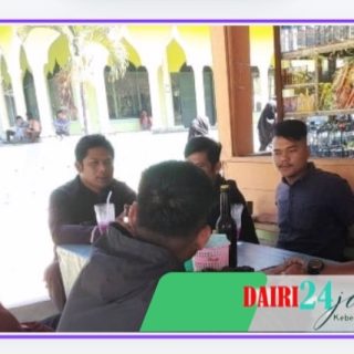 Bincang Santai..!! Babinsa Koramil 06/ Kerajaan Komsos Dengan Warga