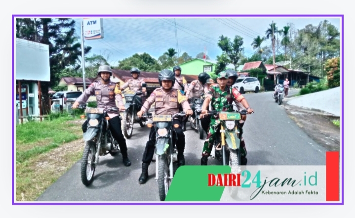 Foto personil Koramil 06/Kerajaan Bersama Personil Polsek Sukaramai saat melaksanakan patroli