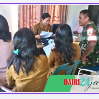 Babinsa Koramil 07/ Salak Komsos Bersama Perangkat Desa