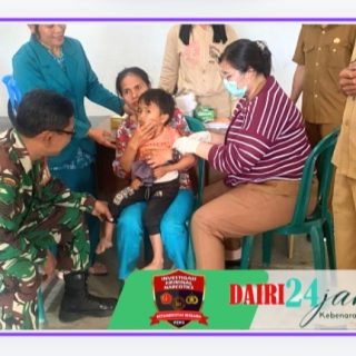 Wujudkan Balita Sehat, Babinsa Dampingi Petugas Berikan Layanan Posyandu